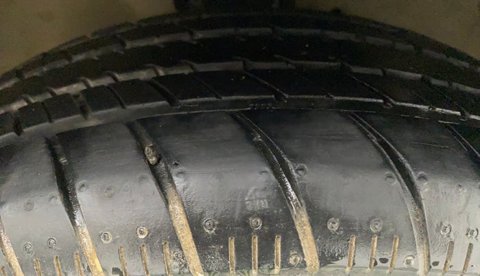 2016 Maruti Celerio ZXI AMT (O), Petrol, Automatic, 1,03,552 km, Right Front Tyre Tread