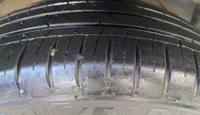 2021 MG HECTOR SHARP 1.5 DCT PETROL, Petrol, Automatic, 95,379 km, Right Front Tyre Tread