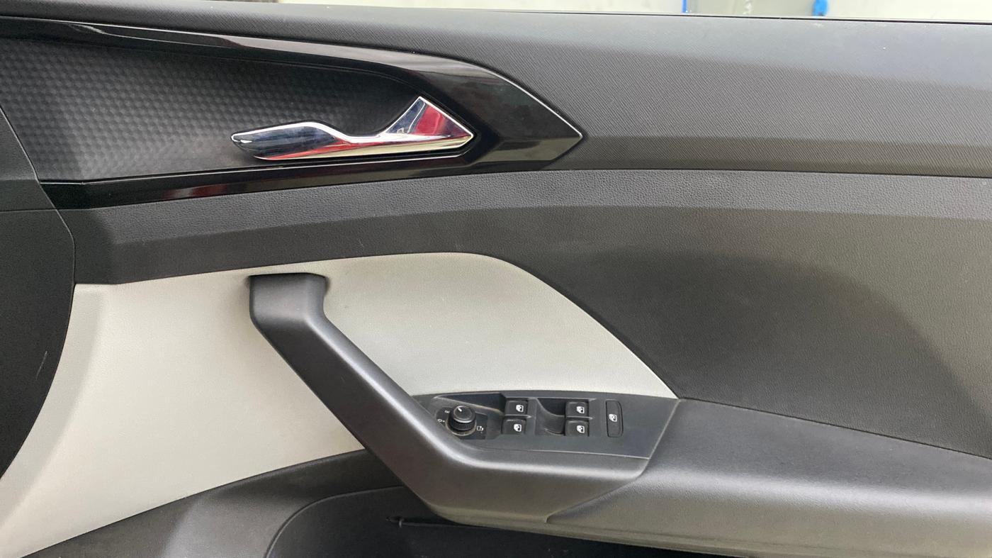 2022 Skoda KUSHAQ STYLE 1.0L TSI MT, Petrol, Manual, 35,345 km, Driver Side Door Panels Control