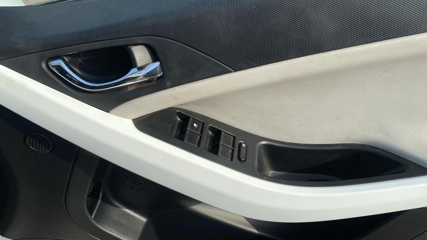 2024 Tata NEXON CREATIVE+ AMT 1.2 PETROL, Petrol, Automatic, 26,387 km, Driver Side Door Panels Control