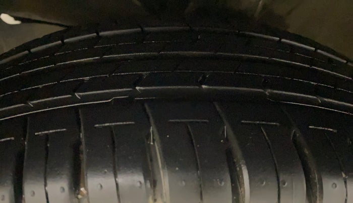 2021 Maruti Ertiga VXI AT SHVS, Petrol, Automatic, 52,323 km, Left Front Tyre Tread