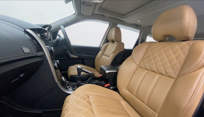 2019 Mahindra XUV500 W11(O), Diesel, Manual, 19,327 km, Right Side Front Door Cabin