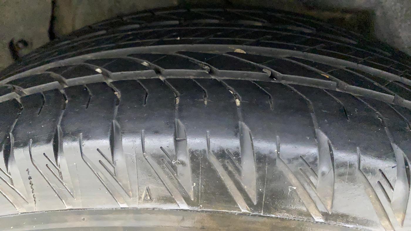 2019 Mahindra XUV500 W11(O), Diesel, Manual, 19,327 km, Right Rear Tyre Tread
