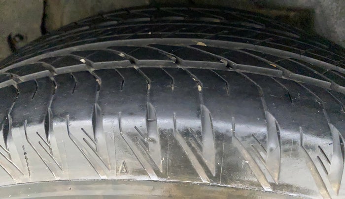 2019 Mahindra XUV500 W11(O), Diesel, Manual, 19,327 km, Right Rear Tyre Tread