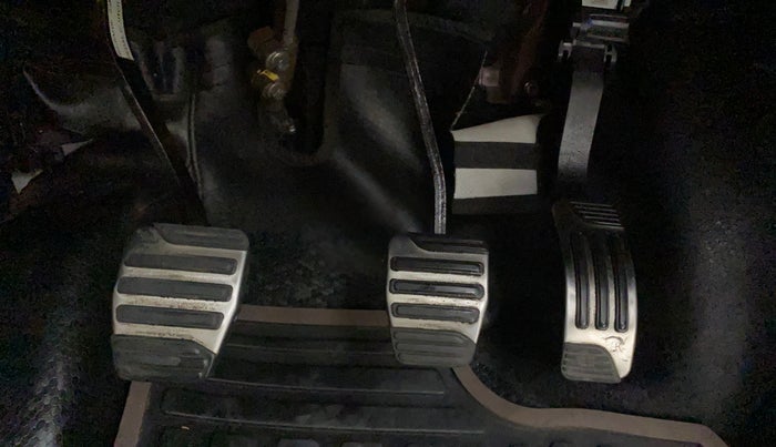 2019 Mahindra XUV500 W11(O), Diesel, Manual, 19,327 km, Pedals