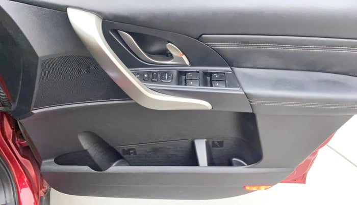 2019 Mahindra XUV500 W11(O), Diesel, Manual, 19,327 km, Driver Side Door Panels Control