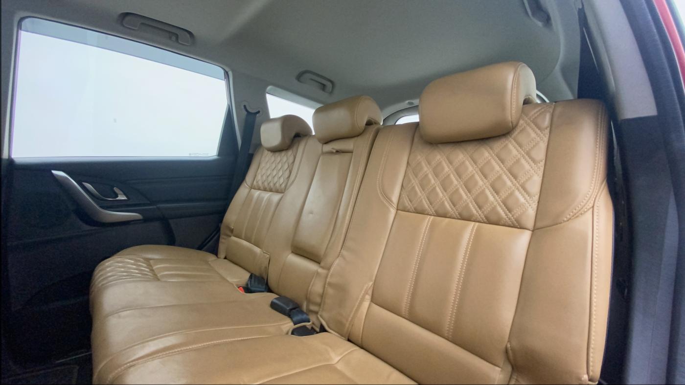 2019 Mahindra XUV500 W11(O), Diesel, Manual, 19,327 km, Right Side Rear Door Cabin