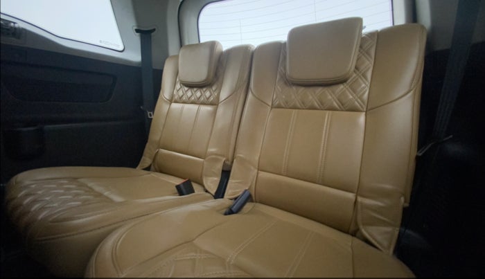 2019 Mahindra XUV500 W11(O), Diesel, Manual, 19,327 km, Third Seat Row ( optional )