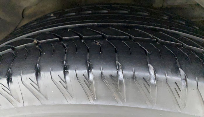 2019 Mahindra XUV500 W11(O), Diesel, Manual, 19,327 km, Left Rear Tyre Tread