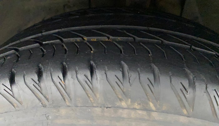 2019 Mahindra XUV500 W11(O), Diesel, Manual, 19,327 km, Left Front Tyre Tread