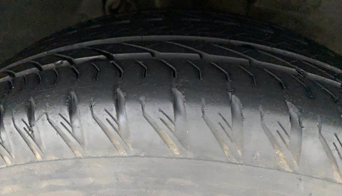 2019 Mahindra XUV500 W11(O), Diesel, Manual, 19,327 km, Right Front Tyre Tread
