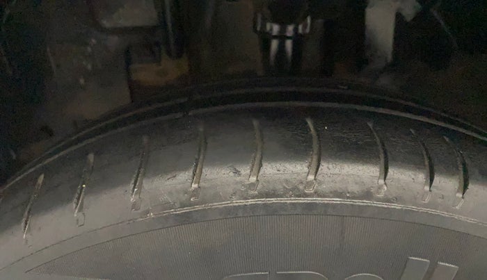 2017 Renault Kwid RXT 1.0, Petrol, Manual, 78,833 km, Left Front Tyre Tread