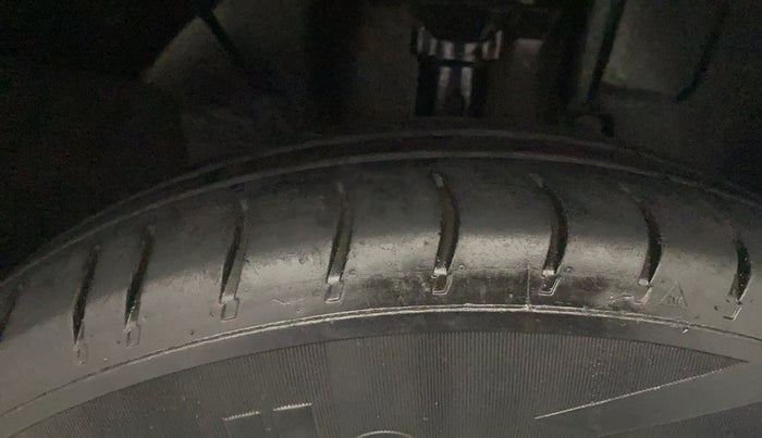 2017 Renault Kwid RXT 1.0, Petrol, Manual, 78,833 km, Right Front Tyre Tread