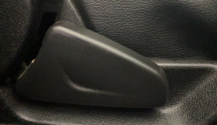 2017 Renault Kwid RXT 1.0, Petrol, Manual, 78,833 km, Driver Side Adjustment Panel