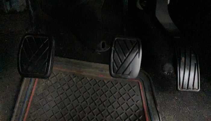 2013 Maruti Swift VXI, Petrol, Manual, 88,376 km, Pedals