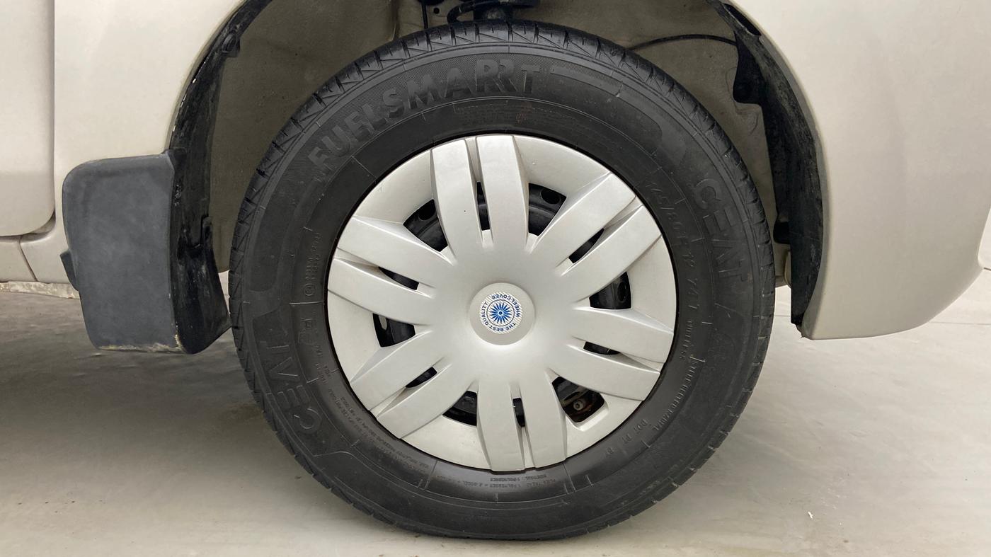 2020 Maruti Alto VXI, Petrol, Manual, 17,215 km, Right Front Wheel