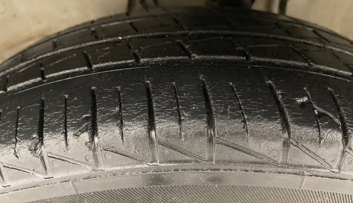 2020 Maruti Alto VXI, Petrol, Manual, 17,215 km, Left Front Tyre Tread