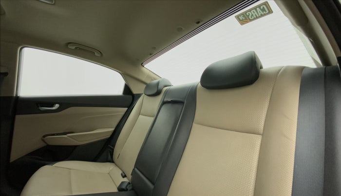 2018 Hyundai Verna 1.6 VTVT SX O, Petrol, Manual, 37,629 km, Right Side Rear Door Cabin