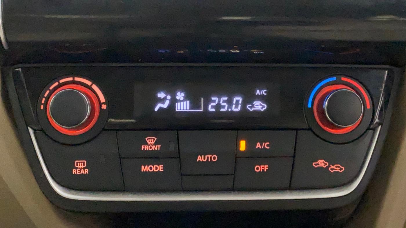 2017 Maruti Dzire ZDI PLUS, Diesel, Manual, 1,21,318 km, Automatic Climate Control