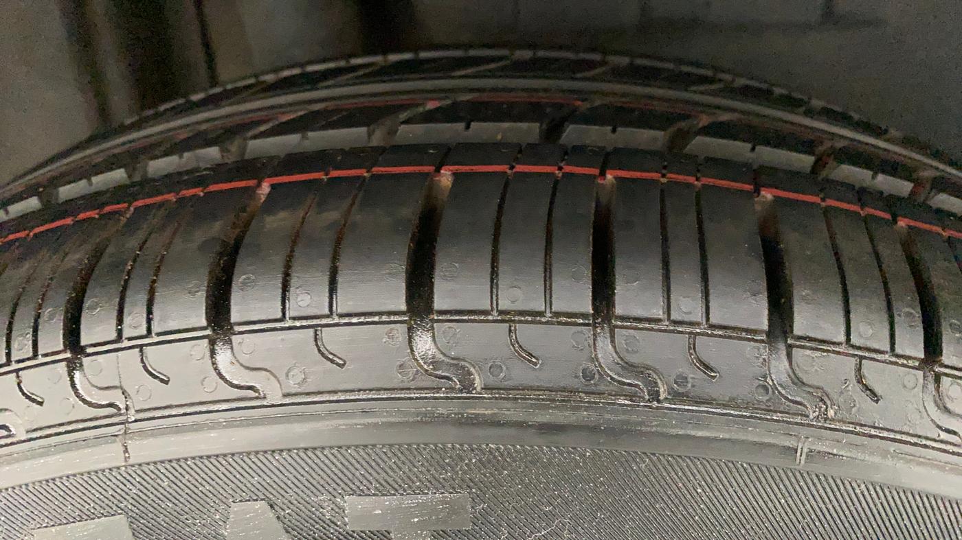 2017 Maruti Dzire ZDI PLUS, Diesel, Manual, 1,21,318 km, Right Rear Tyre Tread