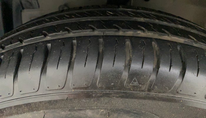 2012 Maruti Swift Dzire VDI BS IV, Diesel, Manual, 1,06,644 km, Left Front Tyre Tread