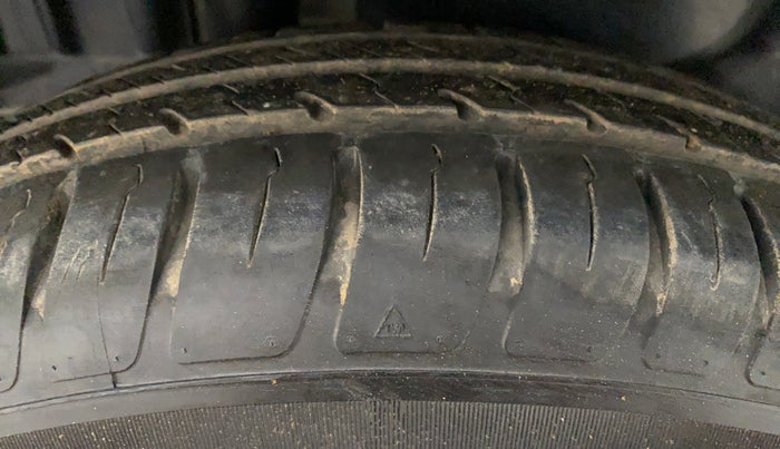 2012 Maruti Swift Dzire VDI BS IV, Diesel, Manual, 1,06,644 km, Right Rear Tyre Tread