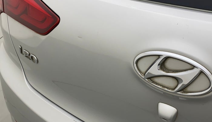 2016 Hyundai Elite i20 SPORTZ 1.2, Petrol, Manual, 72,410 km, Dicky (Boot door) - Slightly dented