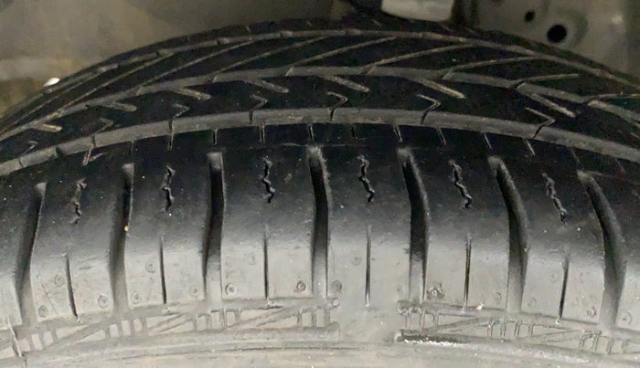 2017 Honda Amaze 1.2L I-VTEC S, Petrol, Manual, 65,945 km, Left Front Tyre Tread
