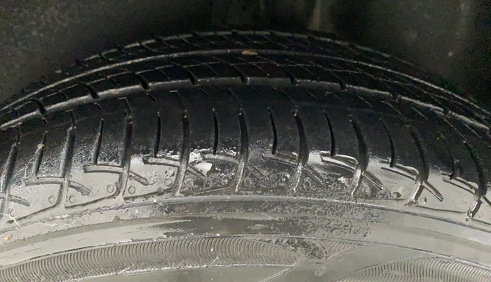 2011 Volkswagen Polo HIGHLINE1.2L, Petrol, Manual, 75,749 km, Left Rear Tyre Tread