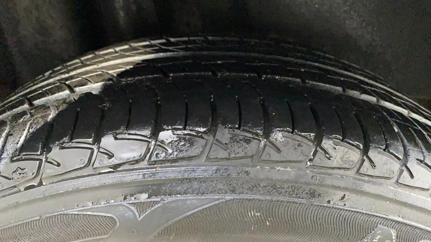 2011 Volkswagen Polo HIGHLINE1.2L, Petrol, Manual, 75,749 km, Right Rear Tyre Tread