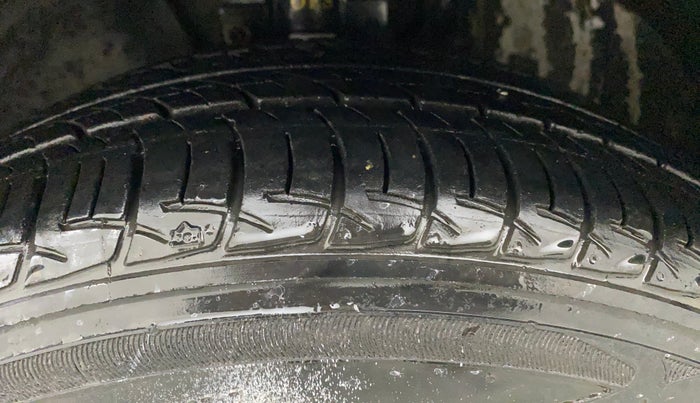 2011 Volkswagen Polo HIGHLINE1.2L, Petrol, Manual, 75,749 km, Left Front Tyre Tread