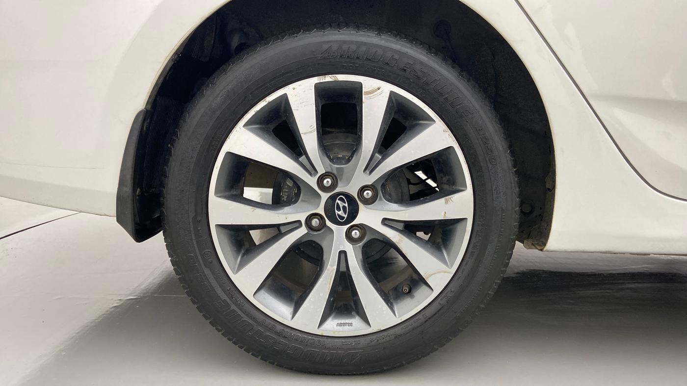 2016 Hyundai Verna 1.6 CRDI SX, Diesel, Manual, 66,736 km, Right Rear Wheel