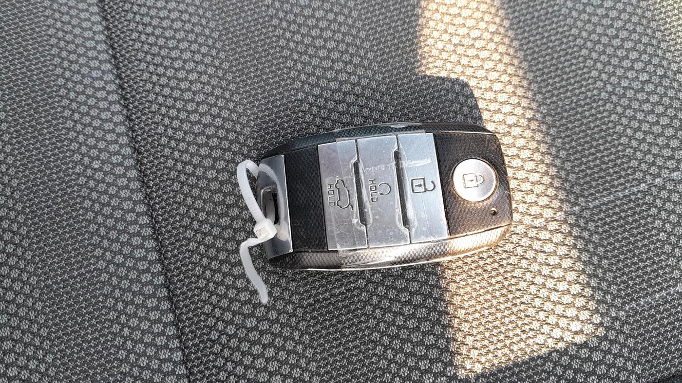 2023 KIA SONET HTK PLUS 1.0 IMT, Petrol, Manual, 64,195 km, Key Close Up
