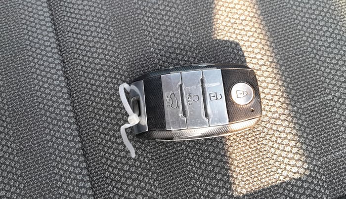 2023 KIA SONET HTK PLUS 1.0 IMT, Petrol, Manual, 64,195 km, Key Close Up