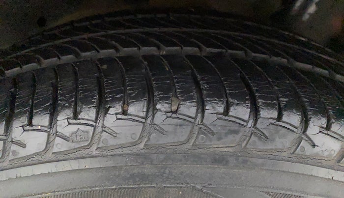 2016 Maruti Celerio VXI CNG D, CNG, Manual, 19,190 km, Right Front Tyre Tread