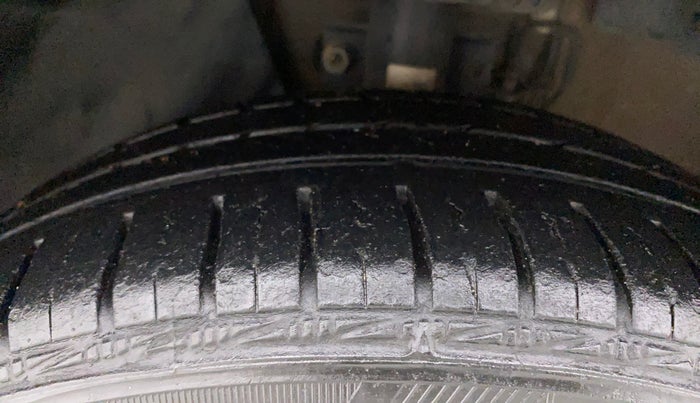 2021 Volkswagen Polo COMFORTLINE 1.0L TSI, Petrol, Manual, 47,560 km, Left Front Tyre Tread