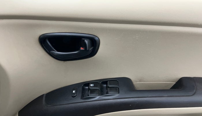 2014 Hyundai i10 MAGNA 1.1, Petrol, Manual, 55,900 km, Driver Side Door Panels Control