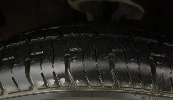2014 Hyundai i10 MAGNA 1.1, Petrol, Manual, 55,900 km, Left Front Tyre Tread