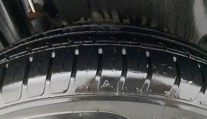 2012 Maruti Swift VXI, Petrol, Manual, 57,806 km, Right Rear Tyre Tread