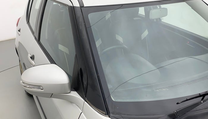 2012 Maruti Swift VXI, Petrol, Manual, 57,806 km, Right A pillar - Paint is slightly faded