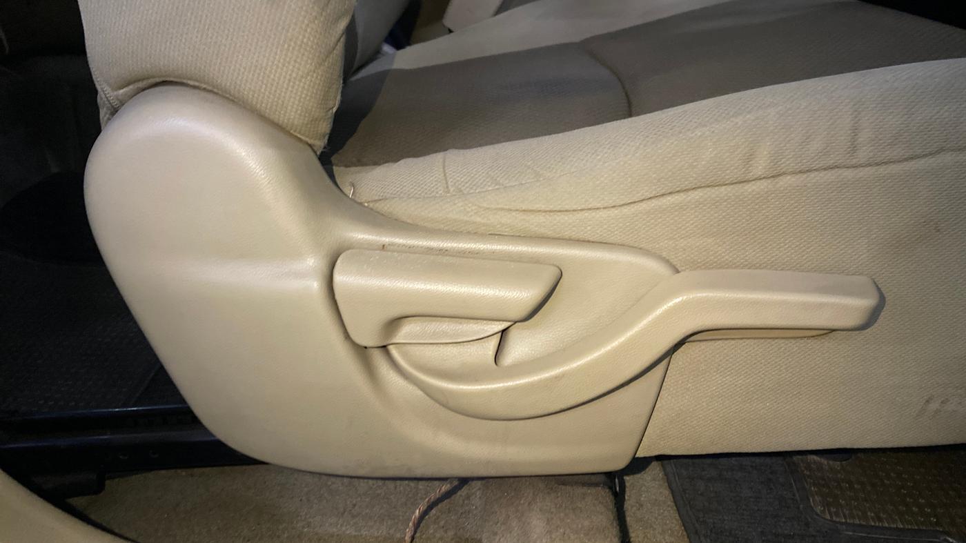 2013 Honda Brio V MT, Petrol, Manual, 93,404 km, Driver Side Adjustment Panel