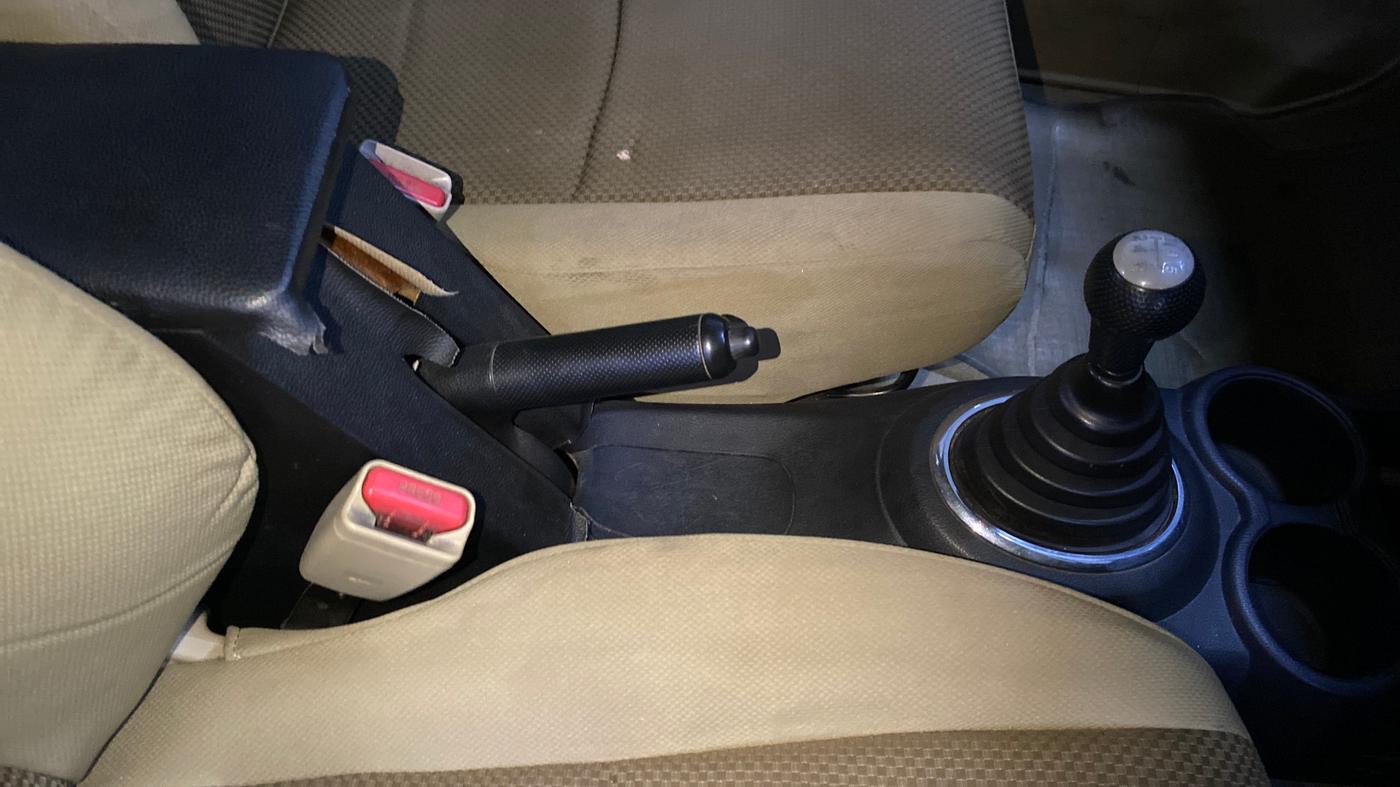2013 Honda Brio V MT, Petrol, Manual, 93,404 km, Gear Lever