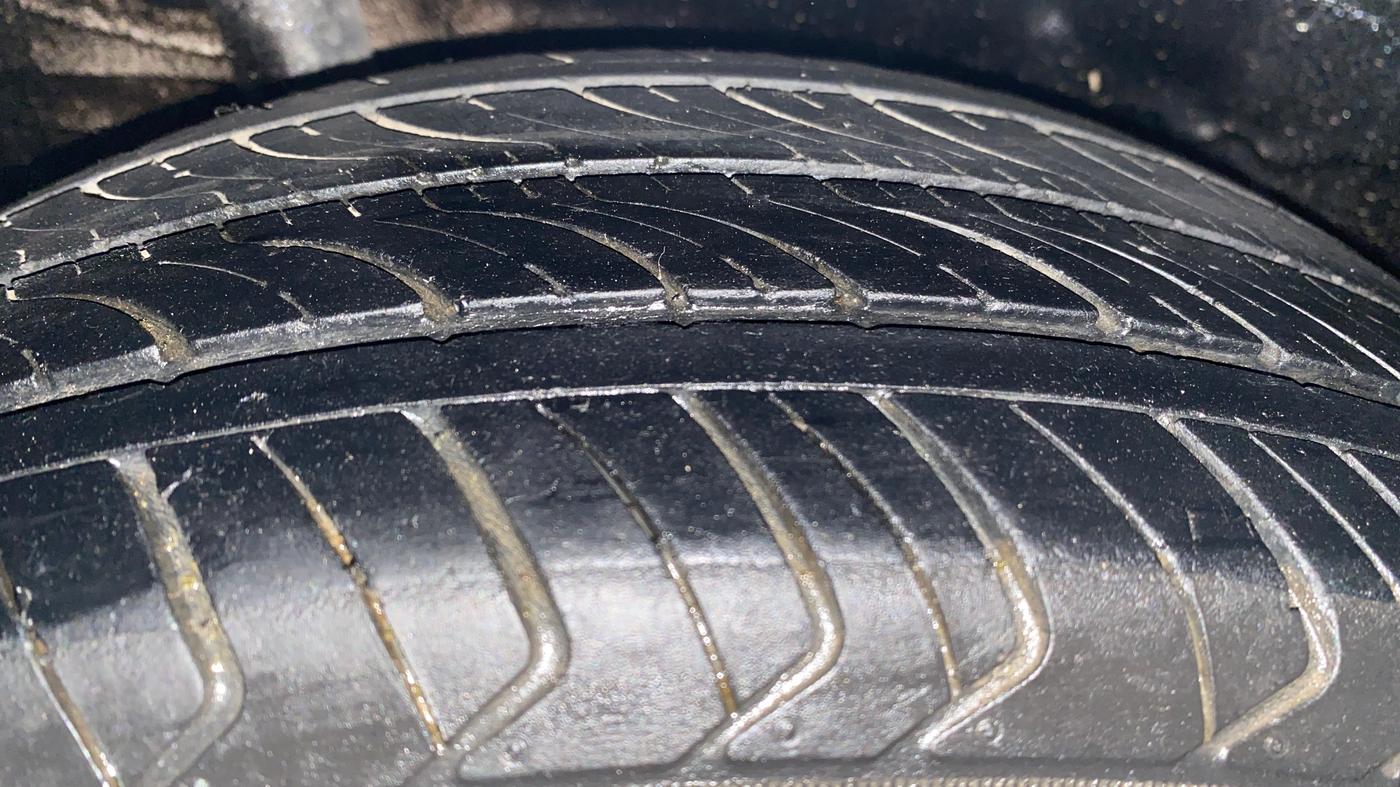 2013 Honda Brio V MT, Petrol, Manual, 93,404 km, Right Rear Tyre Tread