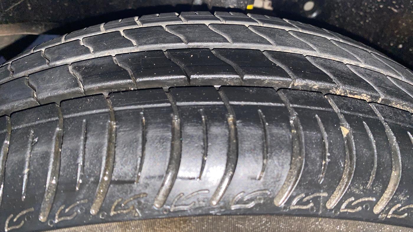 2013 Honda Brio V MT, Petrol, Manual, 93,404 km, Left Front Tyre Tread