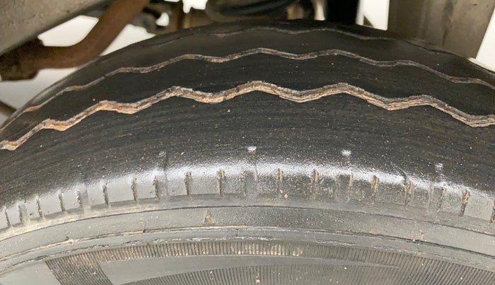 2022 Maruti Eeco 7 STR STD(O), Petrol, Manual, 27,846 km, Left Rear Tyre Tread