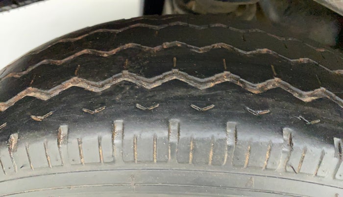 2022 Maruti Eeco 7 STR STD(O), Petrol, Manual, 27,846 km, Right Rear Tyre Tread