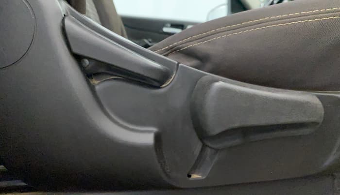 2016 Tata Safari Storme 2.2 VX 4X2, Diesel, Manual, 84,599 km, Driver Side Adjustment Panel