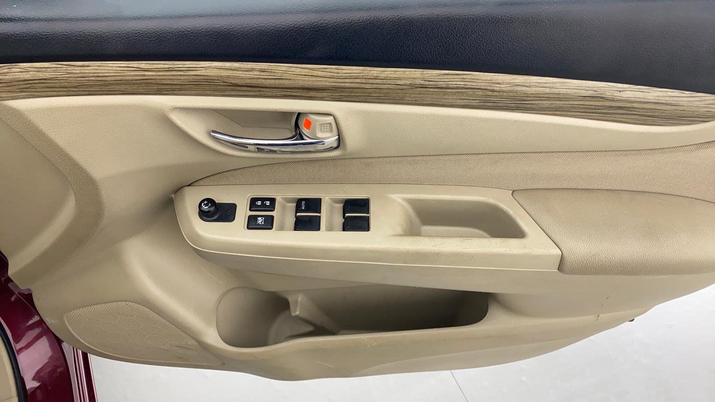 2018 Maruti Ciaz DELTA 1.5 SHVS VVT MT, Petrol, Manual, 29,458 km, Driver Side Door Panels Control