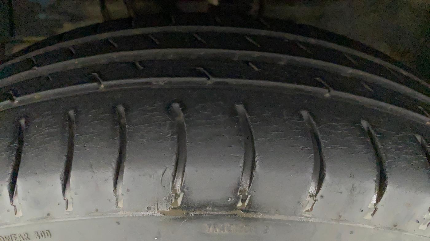 2012 Maruti Swift Dzire LXI, Petrol, Manual, 66,700 km, Right Front Tyre Tread