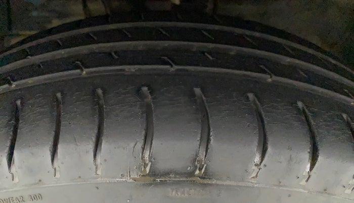 2012 Maruti Swift Dzire LXI, Petrol, Manual, 66,700 km, Right Front Tyre Tread